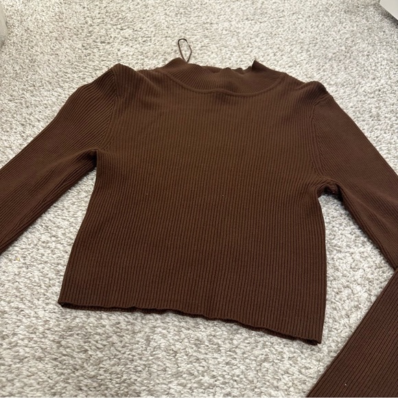 Brown Long Sleeve Sweater Mock Neck Cropped Top - Picture 3 of 3